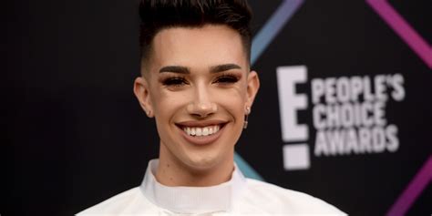 james charles butt|James Charles Butt Selfie Goes Viral on Twitter:。